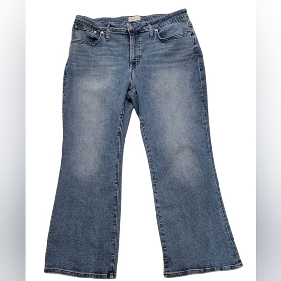 Madewell Denim - Madewell Kick Out Jeans Wome's Medium Wash Denim Blue Bootcut Jeans Size 32(14)